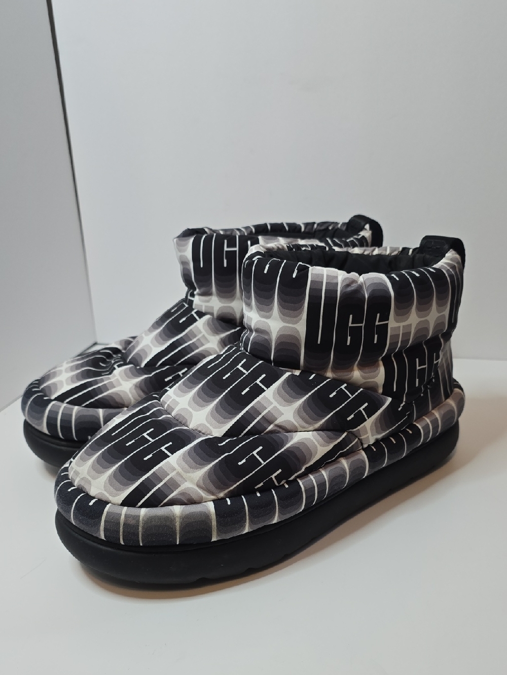 UGG Black & Gray Logo Quilted Slip-On Slippers Sz 11